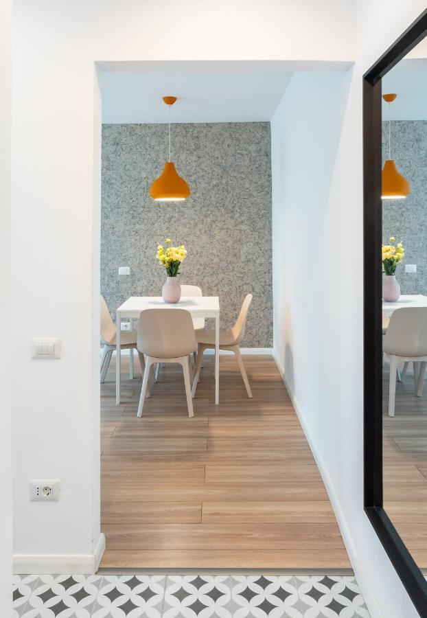 Spacious 2 Bdr Flat In The Old Town Bucharest Exterior photo