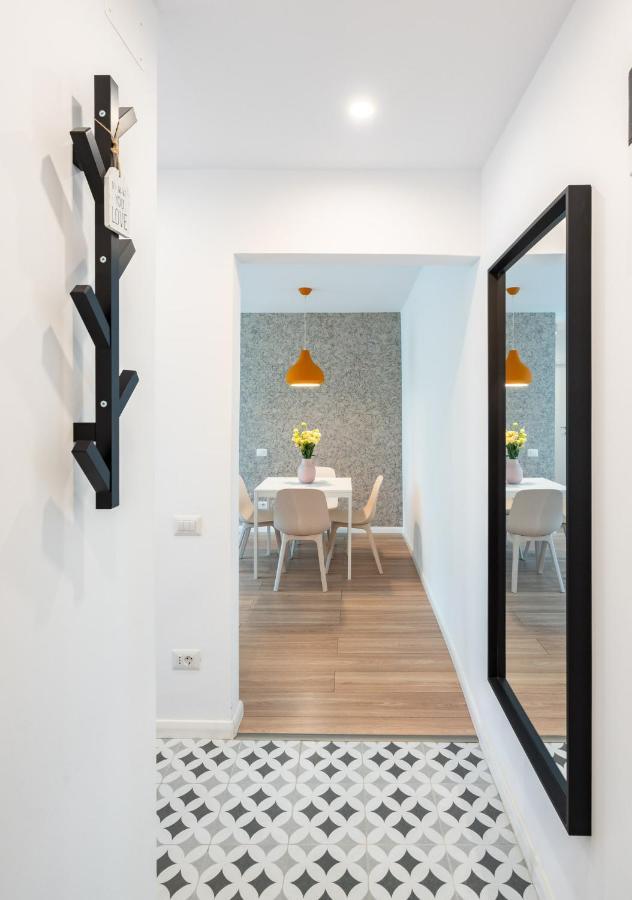 Spacious 2 Bdr Flat In The Old Town Bucharest Exterior photo