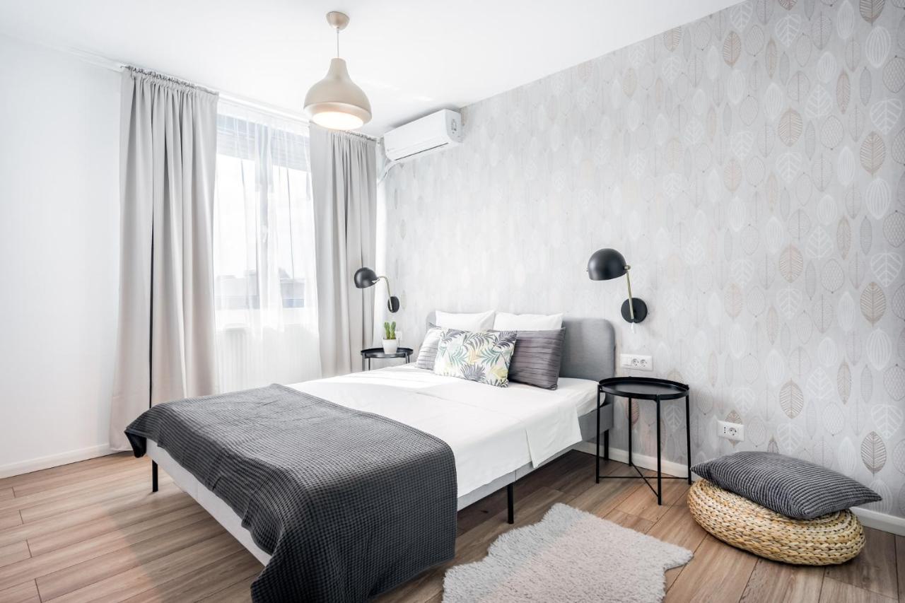 Spacious 2 Bdr Flat In The Old Town Bucharest Exterior photo