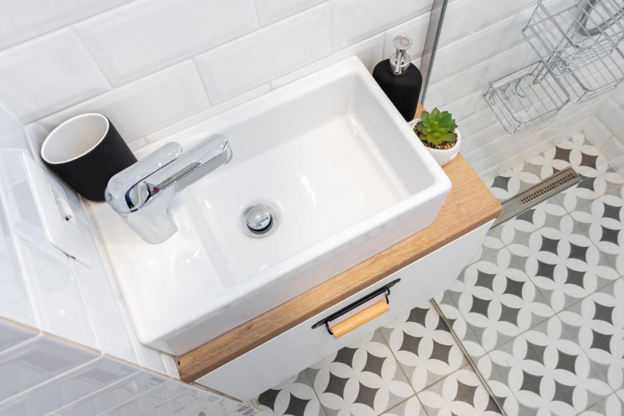 Spacious 2 Bdr Flat In The Old Town Bucharest Exterior photo